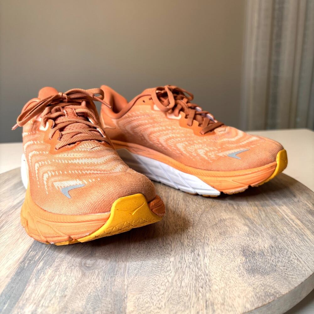 Hoka One One Arahi 6 Women’s Running Shoes Size 8 B Peach Orange Sneakers